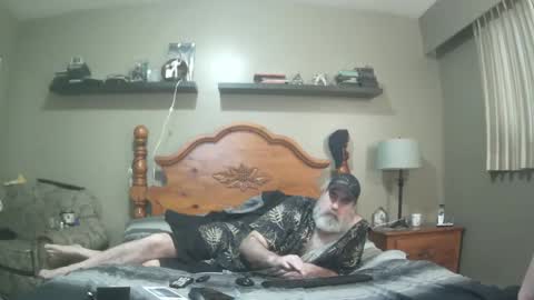 Snapshot of straightbear4you chatting on February 17, 11:42 pm Straightbear4you online show from February 17, 11:42 pm