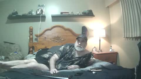 Snapshot of straightbear4you chatting on February 27, 8:17 am Straightbear4you online show from February 27, 8:17 am