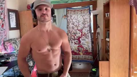 Snapshot of straightishd chatting on December 14, 5:29 pm Cowboy Zuhly online show from December 14, 5:29 pm