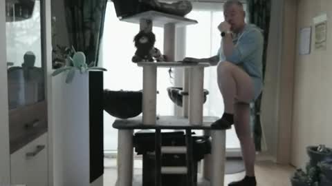 Stranger online show from April 13, 5:35 am