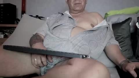 Stranger online show from April 19, 9:17 pm