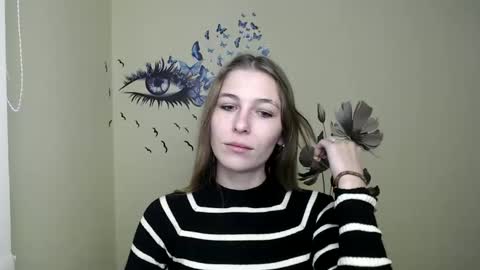 Snapshot of stranger_giirl chatting on December 12, 11:07 am Amalia online show from December 12, 11:07 am
