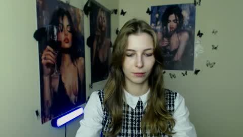 Snapshot of stranger_giirl chatting on October 26, 7:47 am Amalia online show from October 26, 7:47 am