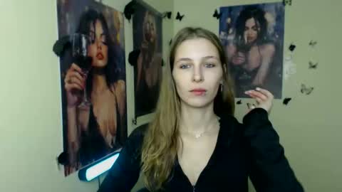 Snapshot of stranger_giirl chatting on November 8, 8:03 am Amalia online show from November 8, 8:03 am