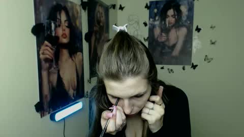 Snapshot of stranger_giirl chatting on November 13, 12:48 pm Amalia online show from November 13, 12:48 pm