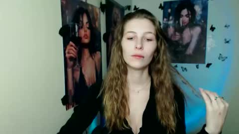 Snapshot of stranger_giirl chatting on November 17, 1:06 pm Amalia online show from November 17, 1:06 pm