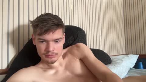 Snapshot of stratman301 chatting on February 18, 6:04 pm stratman301 online show from February 18, 6:04 pm