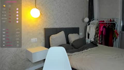 Laura online show from December 2, 1:00 am