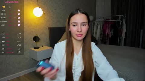 Laura online show from December 4, 2:10 am