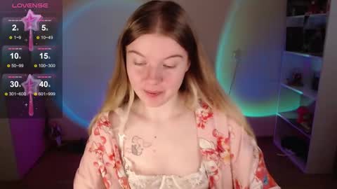 Snapshot of strawberry_juli chatting on September 16, 9:10 am Juli online show from September 16, 9:10 am