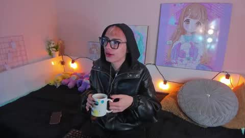 Snapshot of strawberry_kitty_ chatting on November 3, 3:30 am strawberry_kitty_ online show from November 3, 3:30 am