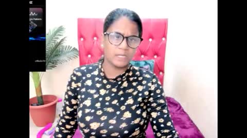 strawberry_lipz online show from September 24, 5:00 am