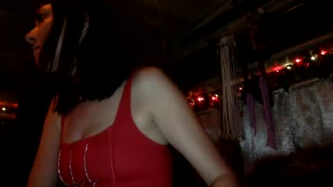 Snapshot of strawbrysugar chatting on December 7, 1:47 am Ruby Moon online show from December 7, 1:47 am