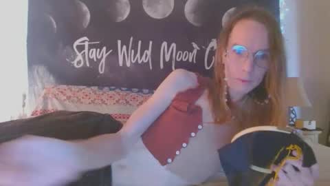 stray_dandelion online show from November 12, 7:24 pm