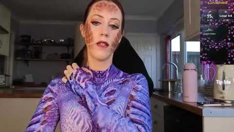 Amorina online show from October 28, 10:30 am