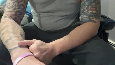 Snapshot of stroking33again chatting on December 1, 2:22 pm stroking33again online show from December 1, 2:22 pm