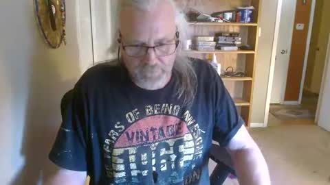 Snapshot of stroknpoker chatting on October 5, 10:18 pm stroknpoker online show from October 5, 10:18 pm