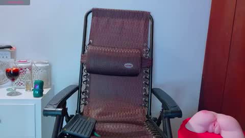 Snapshot of stronganddelicious chatting on October 1, 12:27 am stronganddelicious online show from October 1, 12:27 am