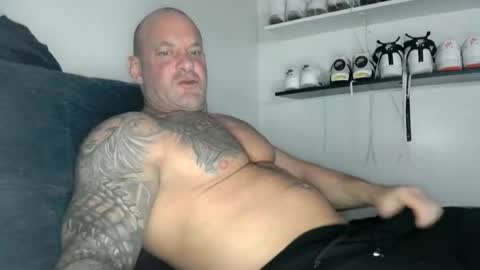 Snapshot of strongandhard073 chatting on February 11, 5:29 pm StrongAndHard online show from February 11, 5:29 pm