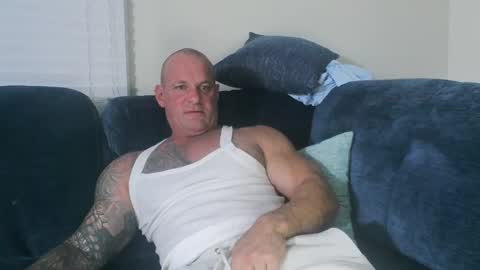 Snapshot of strongandhard073 chatting on October 4, 11:25 pm StrongAndHard online show from October 4, 11:25 pm