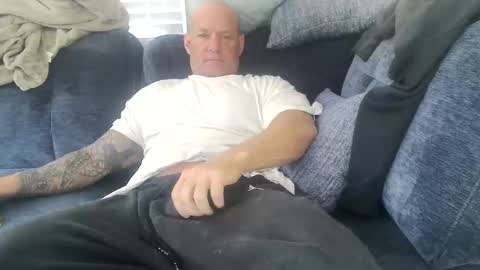 Snapshot of strongandhard073 chatting on November 2, 1:46 pm StrongAndHard online show from November 2, 1:46 pm