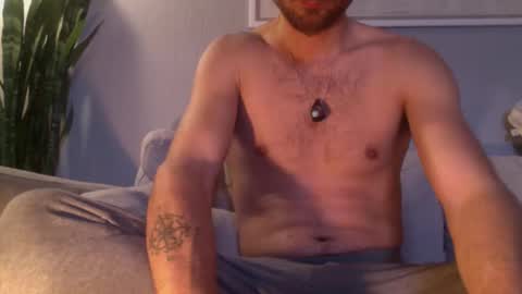 Snapshot of strongelvis chatting on January 9, 11:03 am strongelvis online show from January 9, 11:03 am