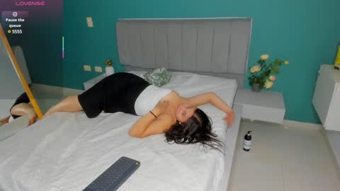 Snapshot of stroong_couple_ chatting on February 6, 3:37 am Strong Couple online show from February 6, 3:37 am