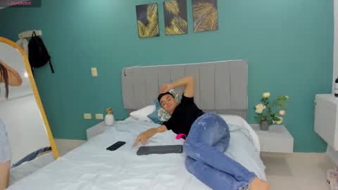 Snapshot of stroong_couple_ chatting on February 19, 2:33 am Strong Couple online show from February 19, 2:33 am