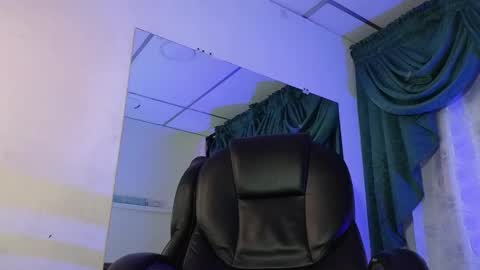 stuart_boy_ online show from December 29, 5:42 am