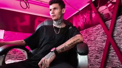 stuart_boy_ online show from October 6, 3:48 am