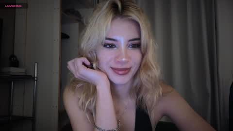 Sofa online show from April 11, 8:57 pm