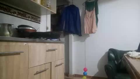 Snapshot of suarez25422459 chatting on November 18, 10:09 am suarez25422459 online show from November 18, 10:09 am