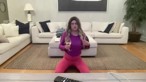 Snapshot of submiss14 chatting on November 15, 8:00 am Sissy Isabella online show from November 15, 8:00 am