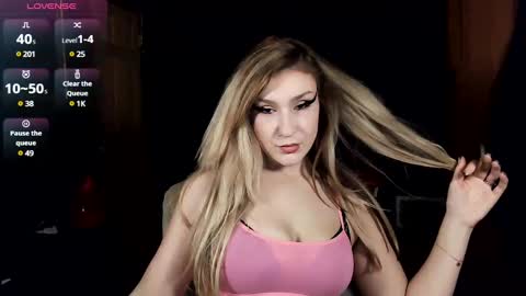 Snapshot of suburban_sickness chatting on December 6, 4:06 pm Polly online show from December 6, 4:06 pm