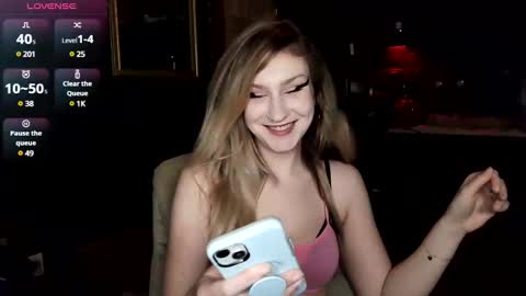 Snapshot of suburban_sickness chatting on December 17, 4:21 pm Polly online show from December 17, 4:21 pm