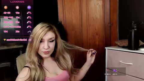 Snapshot of suburban_sickness chatting on February 13, 4:28 pm Polly online show from February 13, 4:28 pm