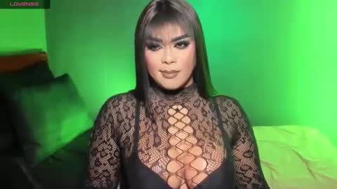 Snapshot of suckablecockoffreya chatting on November 6, 7:04 pm JADE ELYSE online show from November 6, 7:04 pm