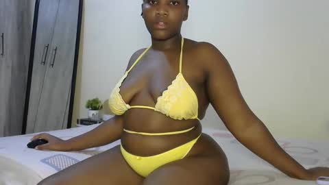 Snapshot of sucker_queen chatting on October 27, 6:28 am Beverly online show from October 27, 6:28 am