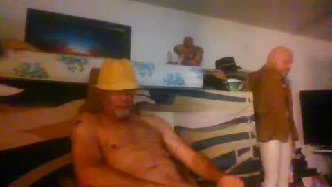 Snapshot of suckitu812 chatting on September 29, 10:31 am SUCKITU812 online show from September 29, 10:31 am