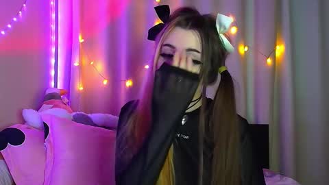 Snapshot of suemeow chatting on February 16, 5:37 am Sue online show from February 16, 5:37 am