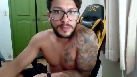 Snapshot of suetsemsay chatting on December 21, 3:14 am suetsemsay online show from December 21, 3:14 am