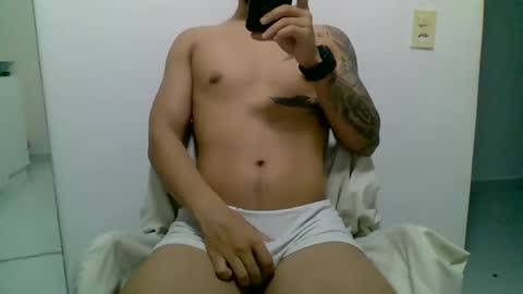 Snapshot of suetsemsay chatting on December 5, 3:04 am suetsemsay online show from December 5, 3:04 am