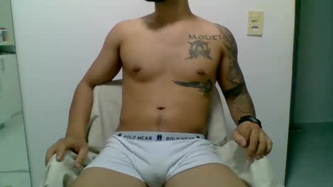 Snapshot of suetsemsay chatting on December 15, 1:10 am suetsemsay online show from December 15, 1:10 am