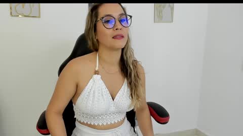 Snapshot of sugar_milff chatting on January 23, 1:56 pm sugar_milff online show from January 23, 1:56 pm