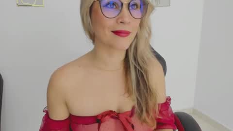 sugar_milff online show from October 10, 2:16 pm