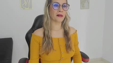 Snapshot of sugar_milff chatting on November 6, 2:18 pm sugar_milff online show from November 6, 2:18 pm