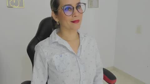 Snapshot of sugar_milff chatting on November 20, 1:33 pm sugar_milff online show from November 20, 1:33 pm