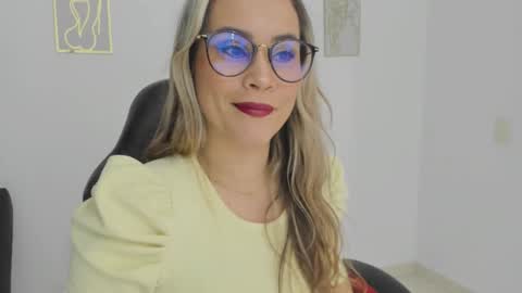 Snapshot of sugar_milff chatting on December 5, 2:14 pm sugar_milff online show from December 5, 2:14 pm