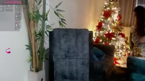 Snapshot of sugarmommy22 chatting on November 10, 12:31 am kira online show from November 10, 12:31 am