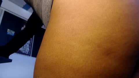 suggabrown_ online show from January 7, 3:12 pm